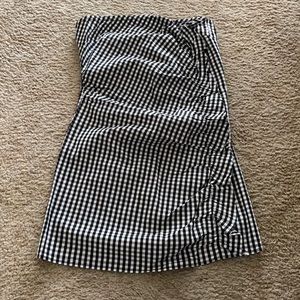 Date night ready in the perfect summer strapless